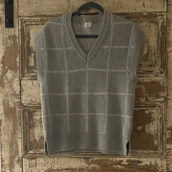a new day Sweaters - a new day Oversized Gray Checkered V-Neck Sweater Vest, Size small
